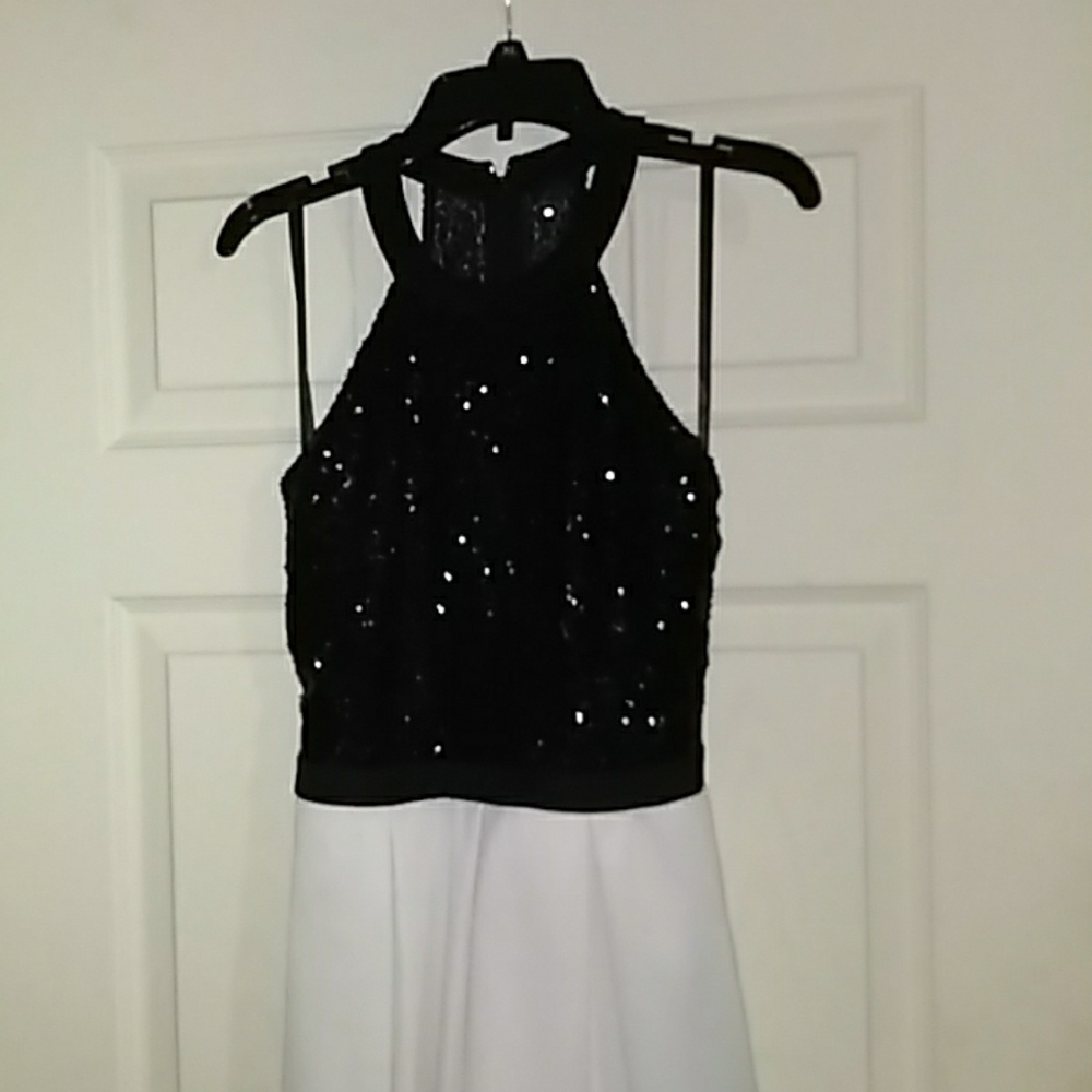Dress - Picture 2 of 4